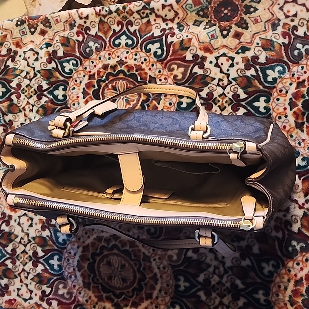 New Authentic Coach Signature Peyton Shoulder Bag - Purse Tan Brown. - Picture 9 of 9